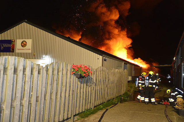 2017/156/20170802-04u26 GB 007 Zeer grote brand Schipholweg.jpg